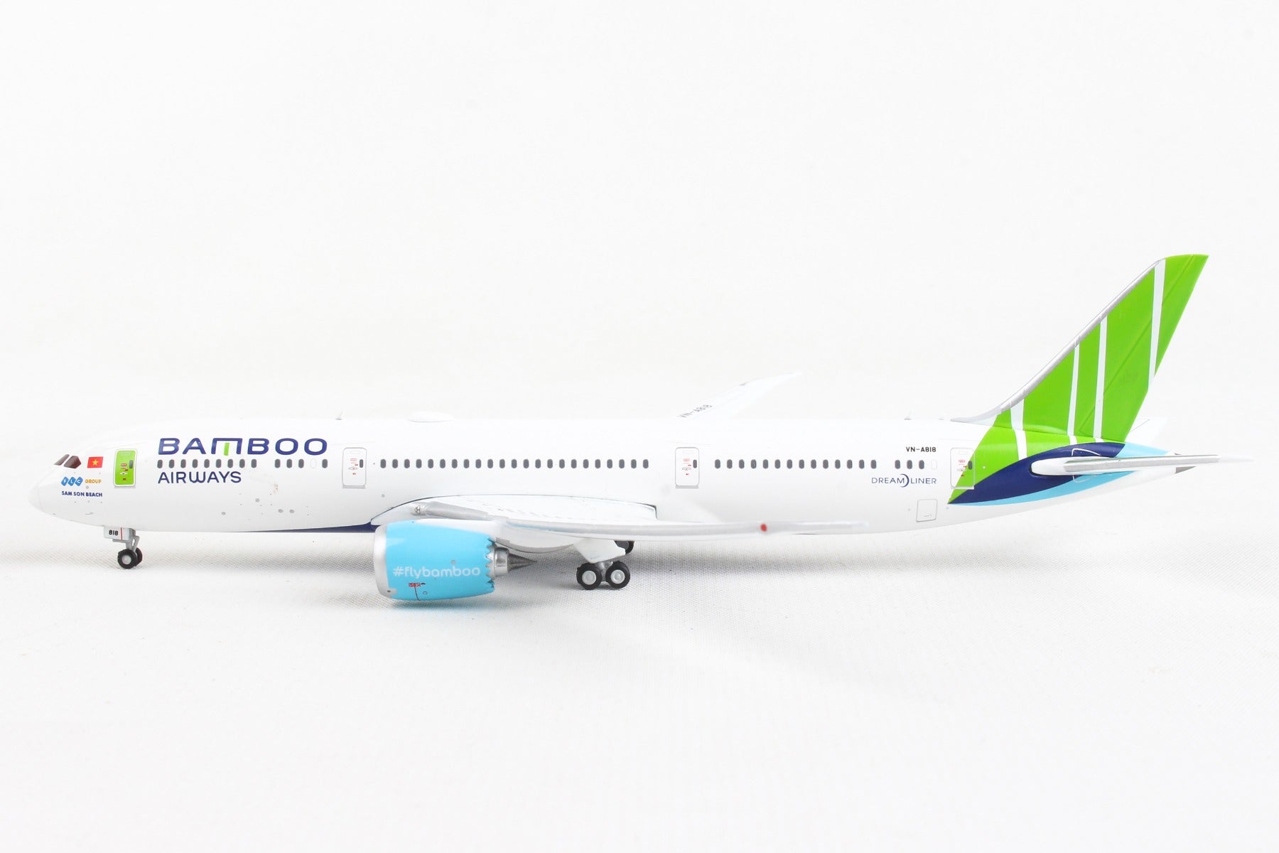 Boeing 787-9 Commercial Aircraft "Bamboo Airways" White with Green Tail 1/400 Diecast Model Airplane by GeminiJets
