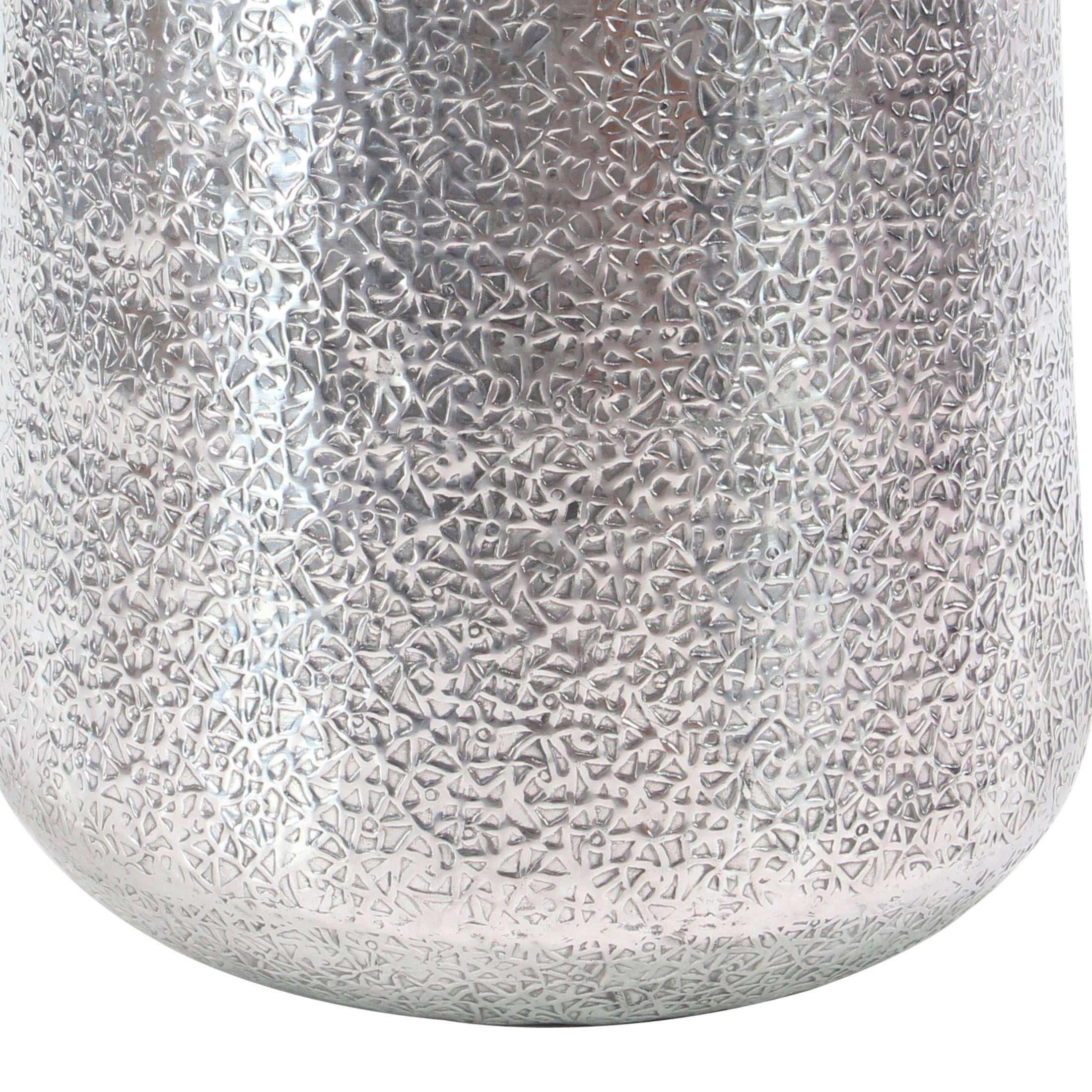 DecMode 12", 16", 20"H Silver Aluminum Metal Planter with Hammered Design (3 Count)