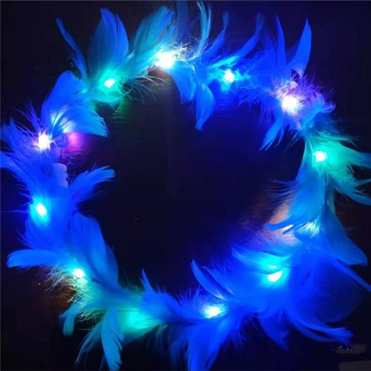Corona de hadas con plumas de ganso y ángel luminoso, red roja para la cabeza, puesto de regalo en el mercado nocturno del parque