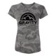 thumbnail image 1 of Gravity Outdoor Co. Rendimiento para mujer Rendimiento en V - Logo negro - Camo gris - Grande Gravity Outdoor Co. Camiseta de manga corta, 1 of 1