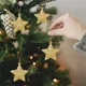 thumbnail image 2 of Decoraciones navideñas de plástico para árbol de Navidad, adornos colgantes de estrella con purpurina dorada, 2024, 2 of 5