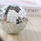 thumbnail image 1 of Paquete de 6 piezas de mini bola de discoteca con espejo de árbol de Navidad (7 cm), 1 of 2