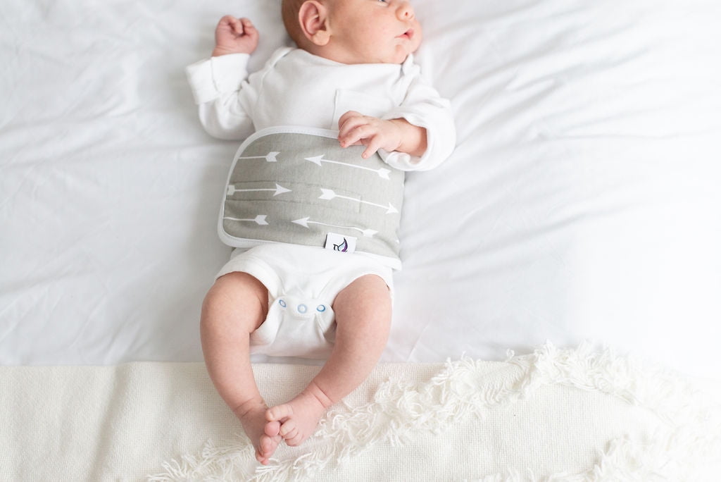 MEMEENO Belly Band for Colic & Gas Relief, Organic Cotton, Self-Warming for Fussy Newborn (Arrows)