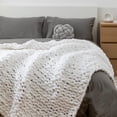 thumbnail image 2 of Manta de chenilla Blanket MocaDng tejida a mano, 122 x 180 cm, 2 of 7