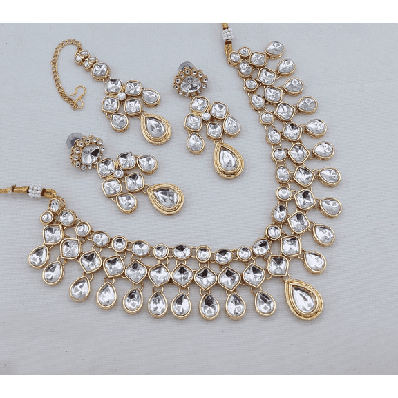 Traditional Kundan White Stone Bridal Jewelry Set – Necklace, Earrings & Maang Tikka