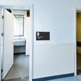thumbnail image 4 of Letrero para baño para todos los géneros con braille para negocios, fácil instalación, señalización unisex para baños, letreros bonitos para baños, señalización para todos los géneros en braille, 4 of 7