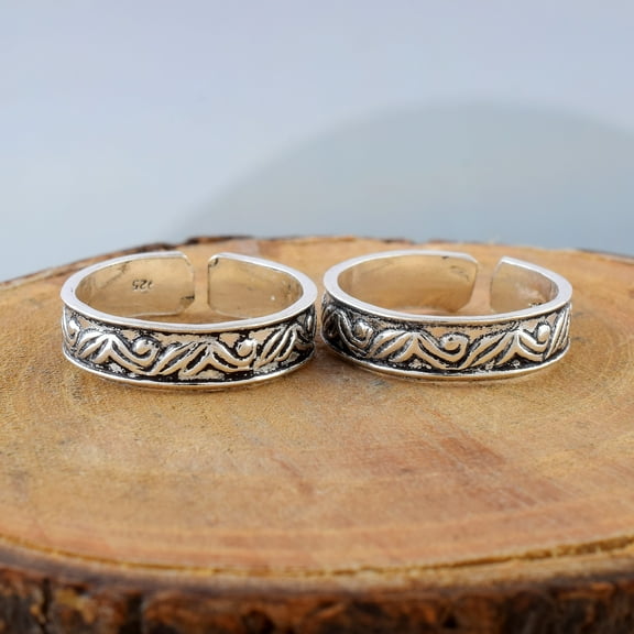 Sechi Sterling Silver Toe Rings for Women, Oxidized Floral Design, Pack of 2