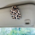 thumbnail image 3 of Soporte magnético de cuero para gafas de sol de coche FLYEEGO estampado de guepardo, 3 of 6