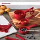 thumbnail image 4 of Juego de tazas y cucharas medidoras KitchenAid Universal, rojo, 9 piezas, 4 of 5