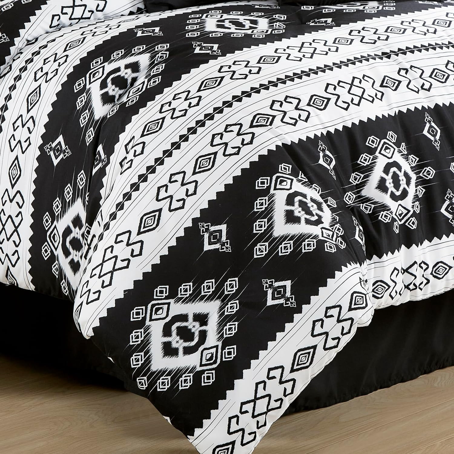 Chezmoi Collection Indie 7-Piece Southwestern Aztec Comforter Set, Black White Geometric Symbols Printed Washed Microfiber Bedding, Full