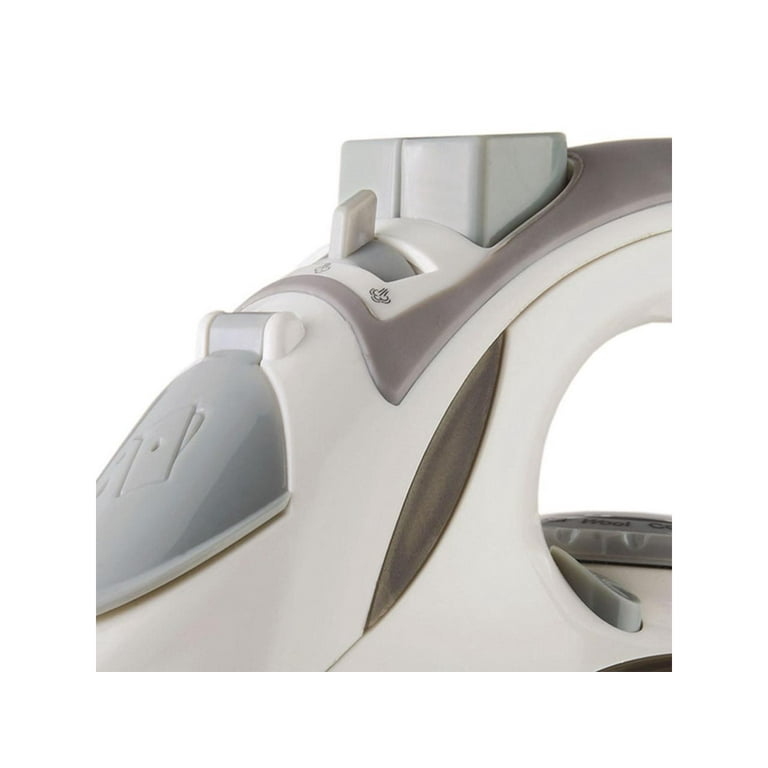 Steam iron with retractable cord – Hotel Supply