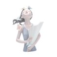 thumbnail image 4 of Adorno de mesa Macarena figura de niña mariposa florero 8,4 x 12 pulgadas gris, 4 of 8