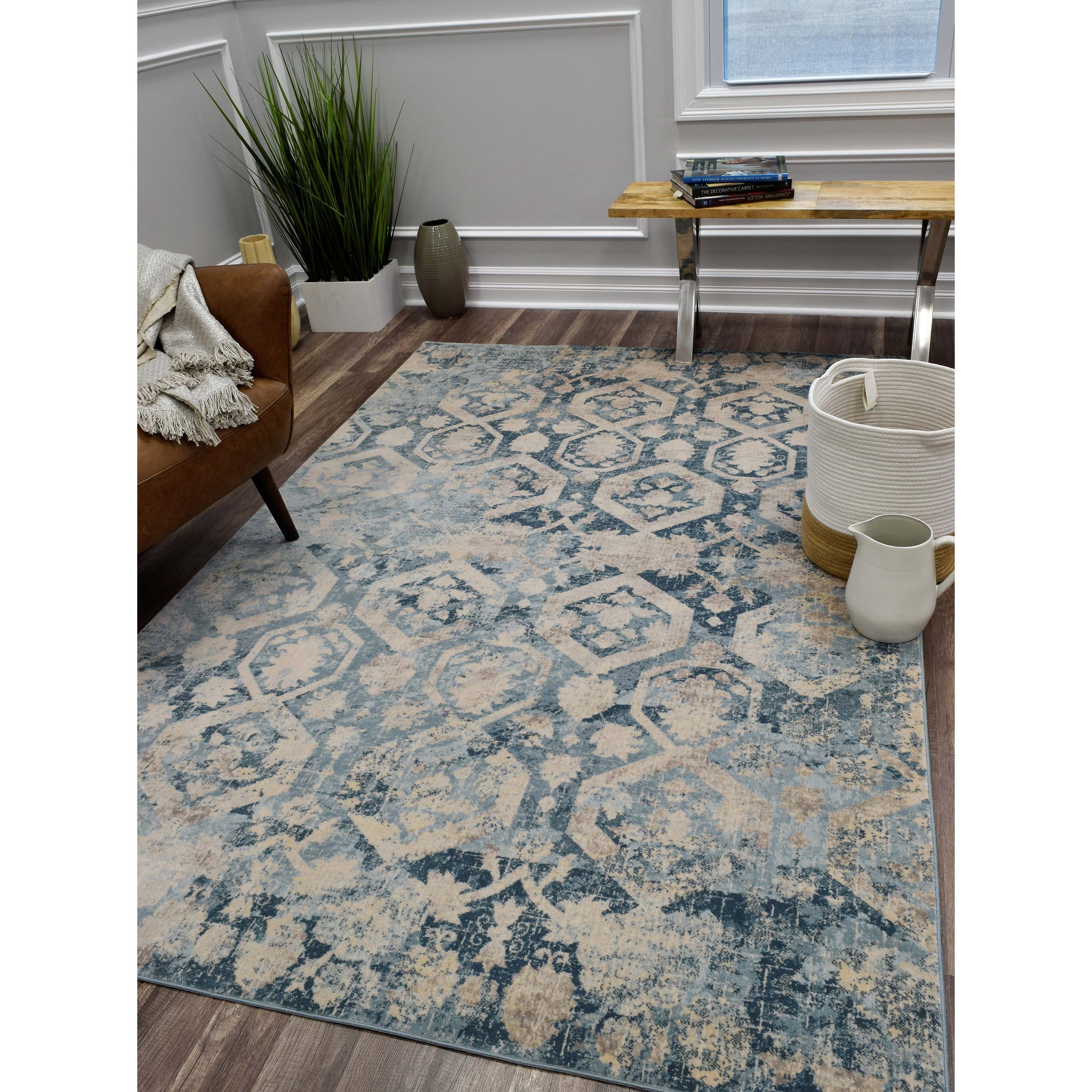 CosmoLiving By Cosmopolitan Collection WL600A Transitional Oriental