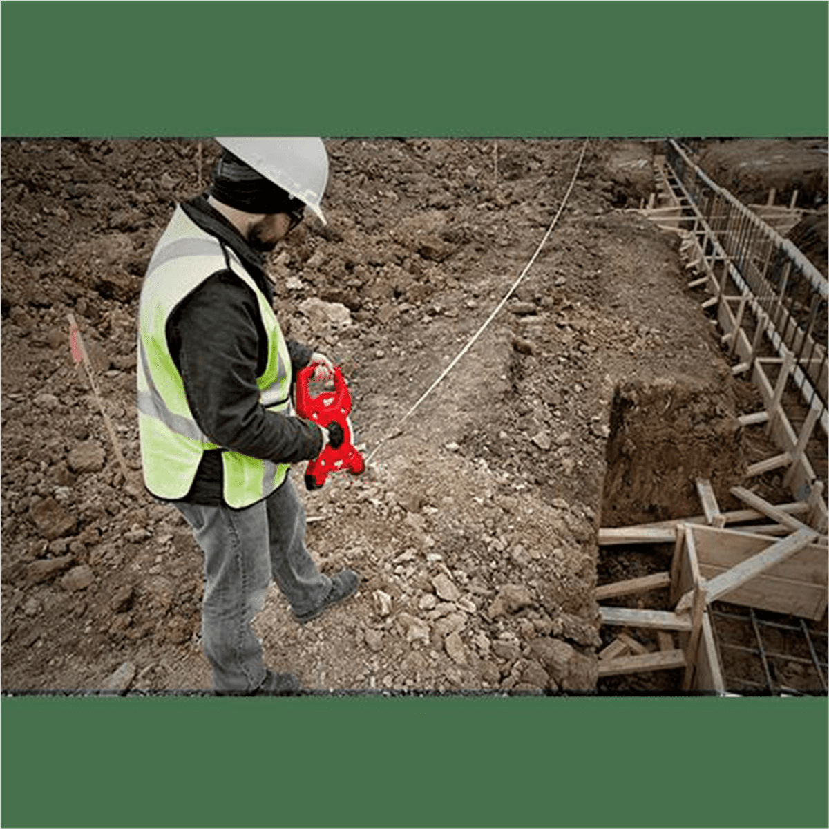 Milwaukee Tool 200ft Fiberglass Open Reel Long Tape Measure