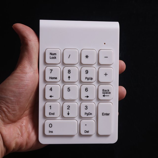 2.4GHz USB Wireless 18 Keys Small-size Office Keyboard Professional Working Number Keypad Keyboards Pad for Laptop Accounting Teller Notebook