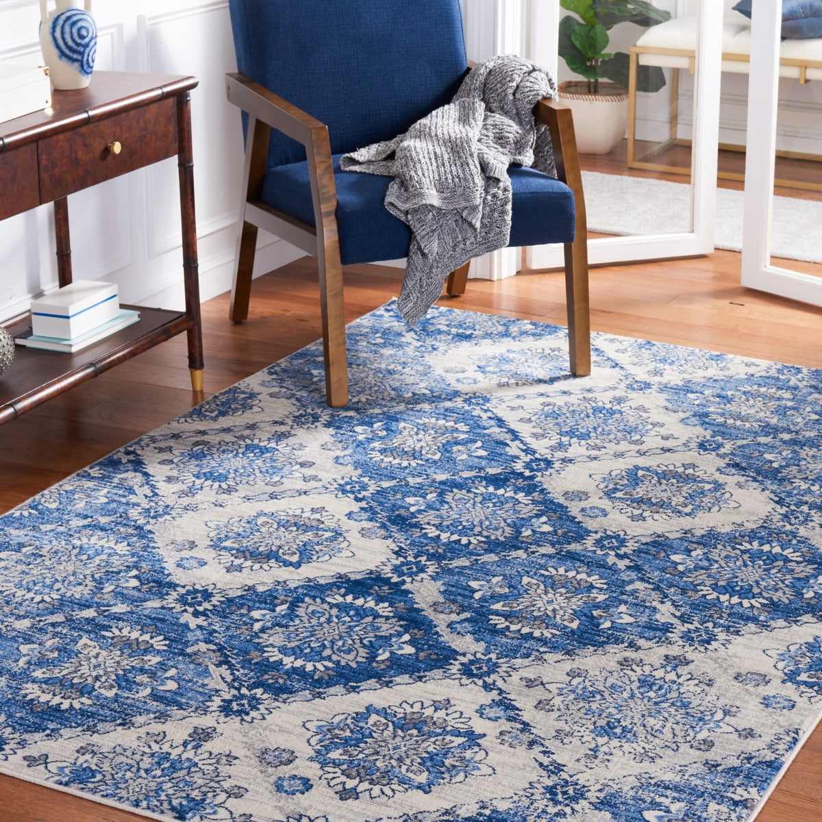 SAFAVIEH Brentwood Joisee Oriental Area Rug, 6'7" x 6'7" Square, Ivory/Blue