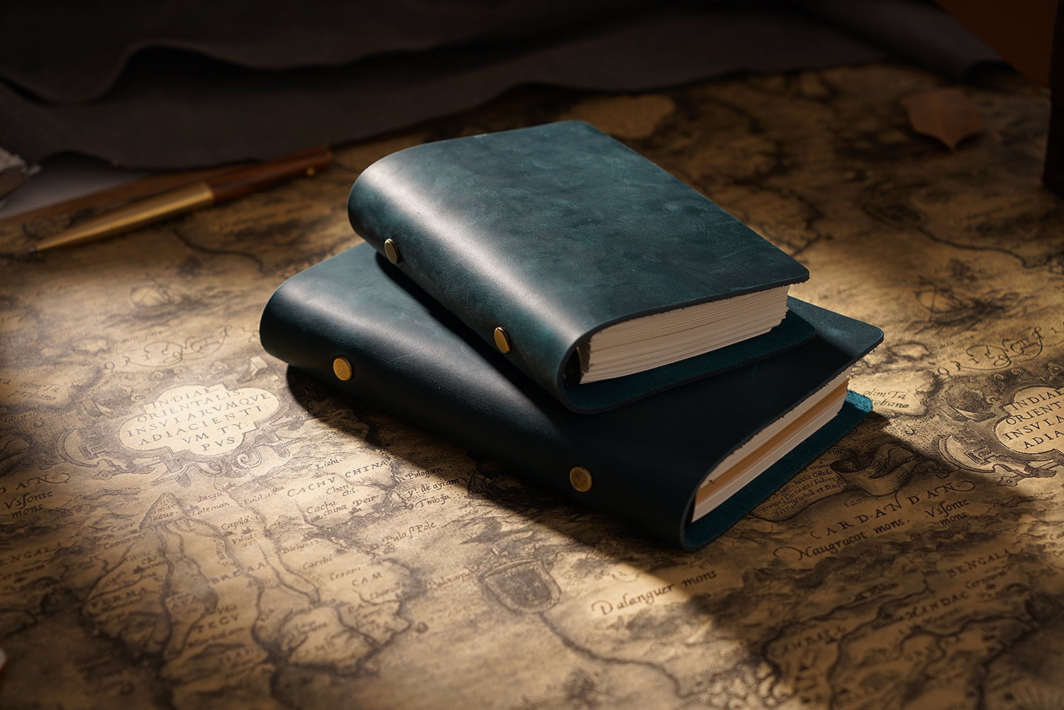 KISSKI·H Olvido Leather Journal Writing Book, A5 Travelers Diary Notebook with Lined, 6 Ring Binder Refillable A5 Notebook, Leather Bound Daily Notepad for Women/Men, Personal/Business Gift, Blue