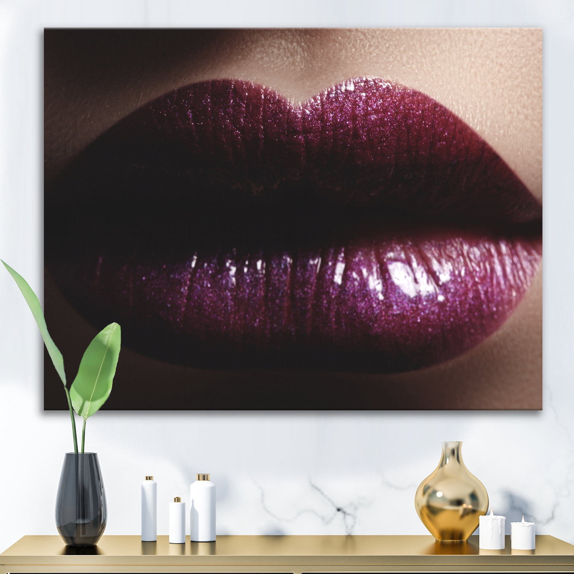 Designart ' Close-Up Of Woman Plump Lips With Glitter ' Modern Canvas Wall Art Print