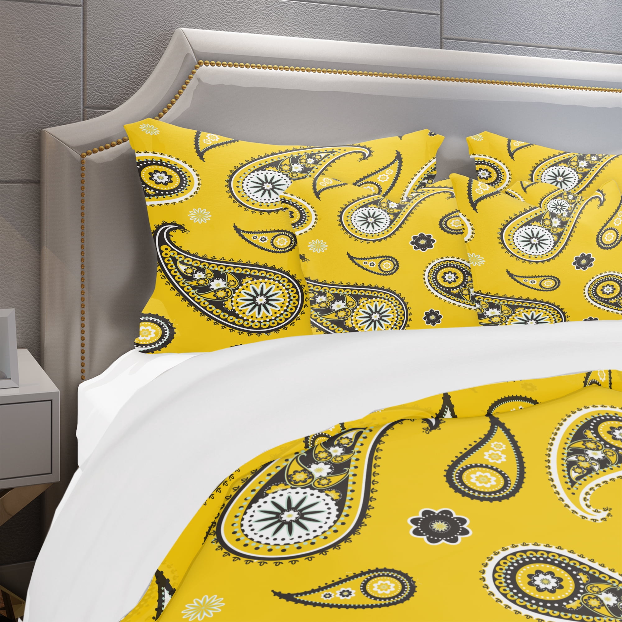 Designart 'Pattern Asian Elements Paisley' Vintage Duvet Cover Set