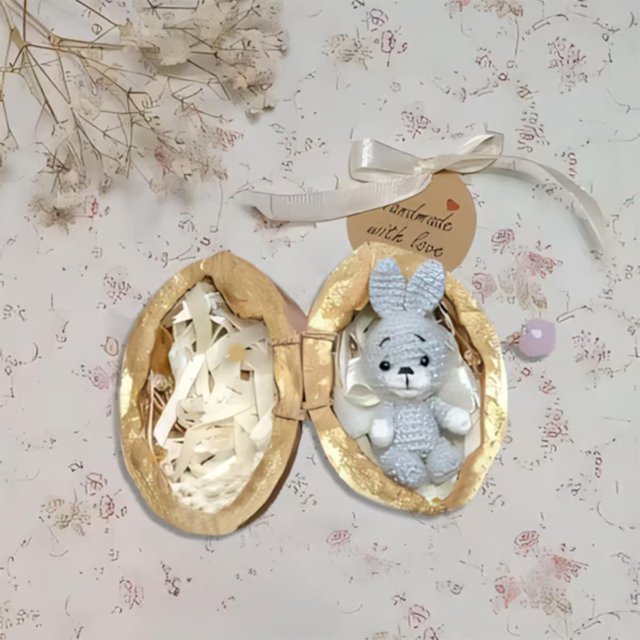 Handmade Crochet Animal in Walnut Shell, Mini Bunny and Bear Hug Cute Easter Gift, Miniature Bunny & Bear Crochet Animal Kit in Walnut Shells with Cute Heart Accessory, Unique Lucky Charm Gifts (#A)