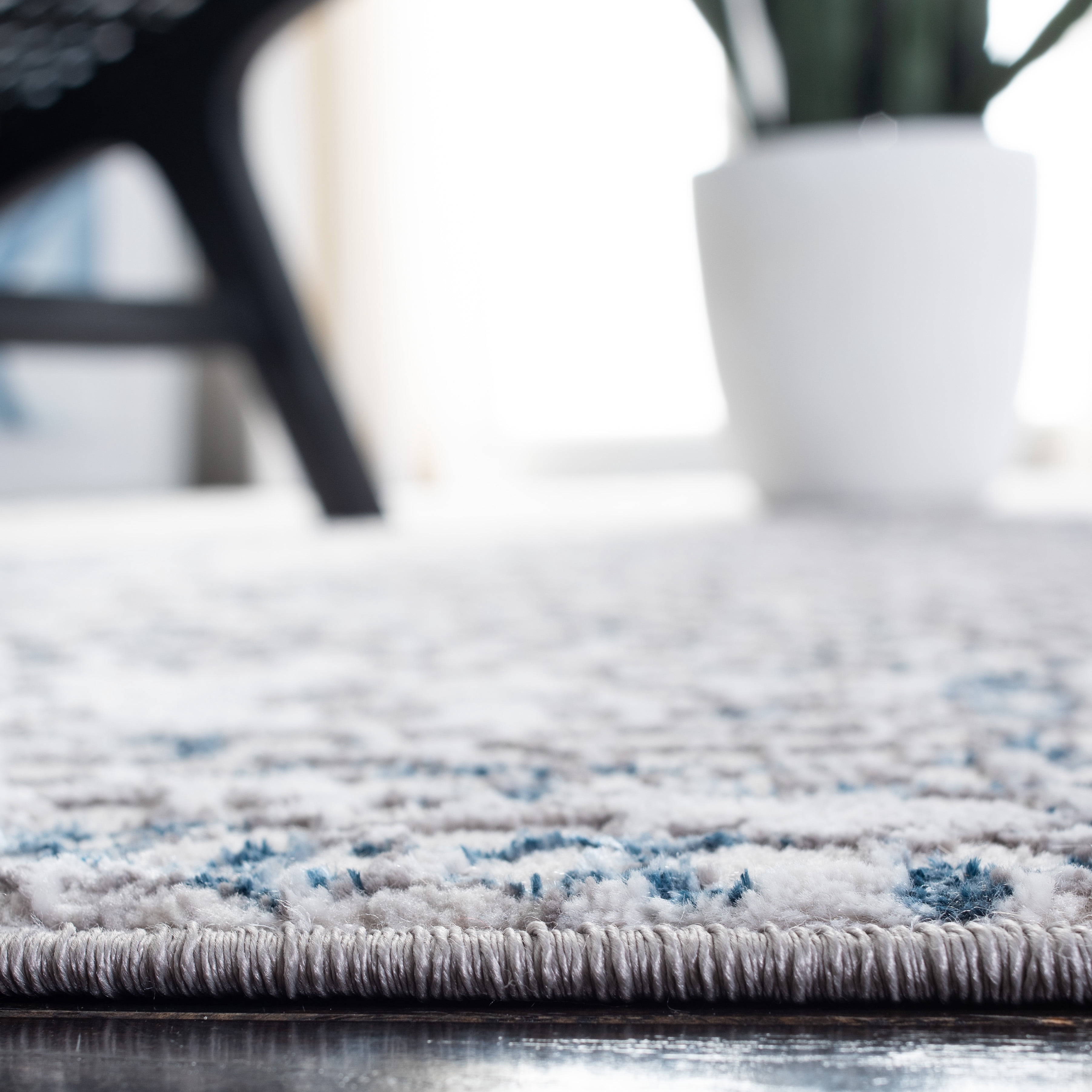 SAFAVIEH Amelia Jimmy Dot-Print Area Rug, Gray/Blue, 4'5" x 6'5"