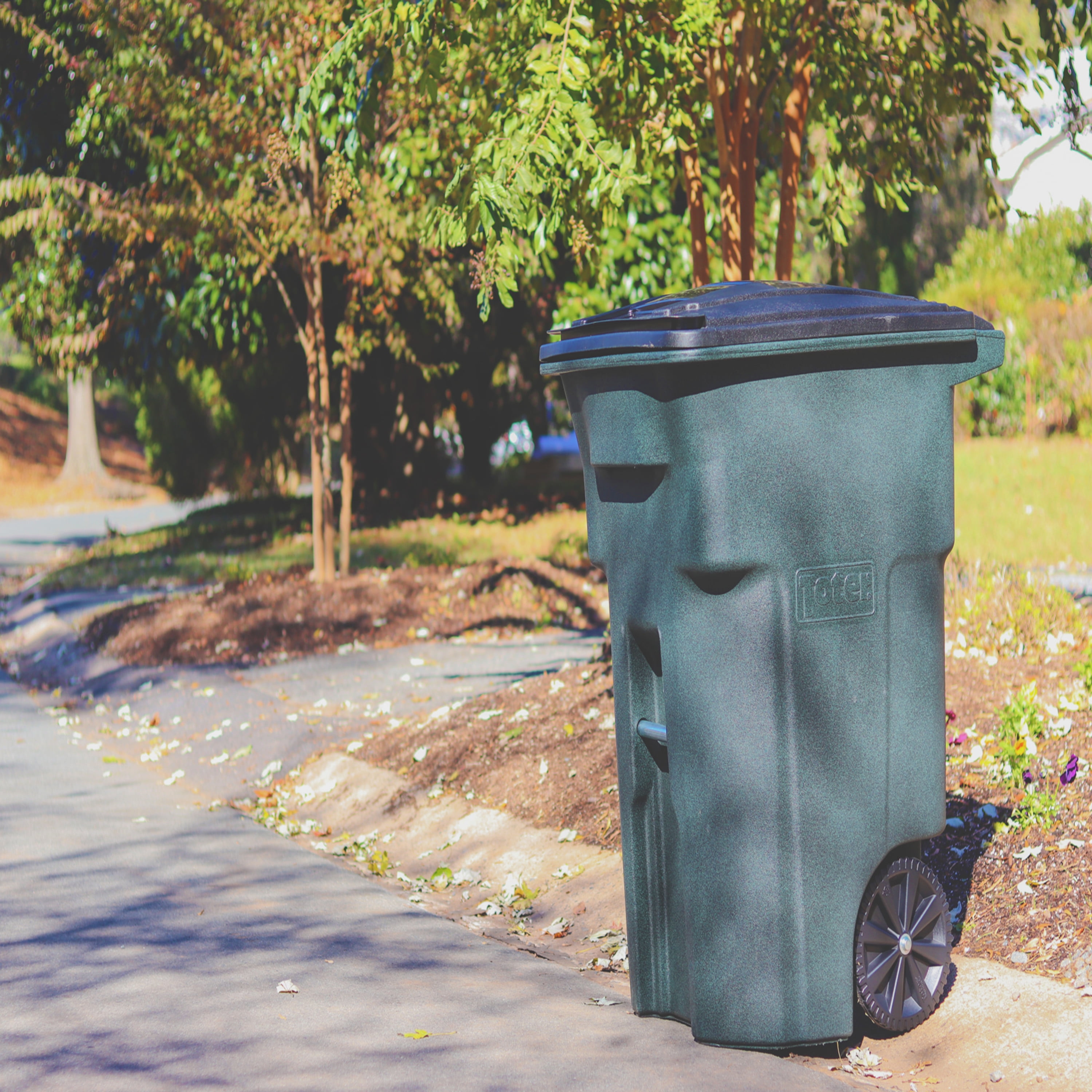 Toter 24 gal. Lime Green Organics Trash Can with Two Wheels and Black Lid