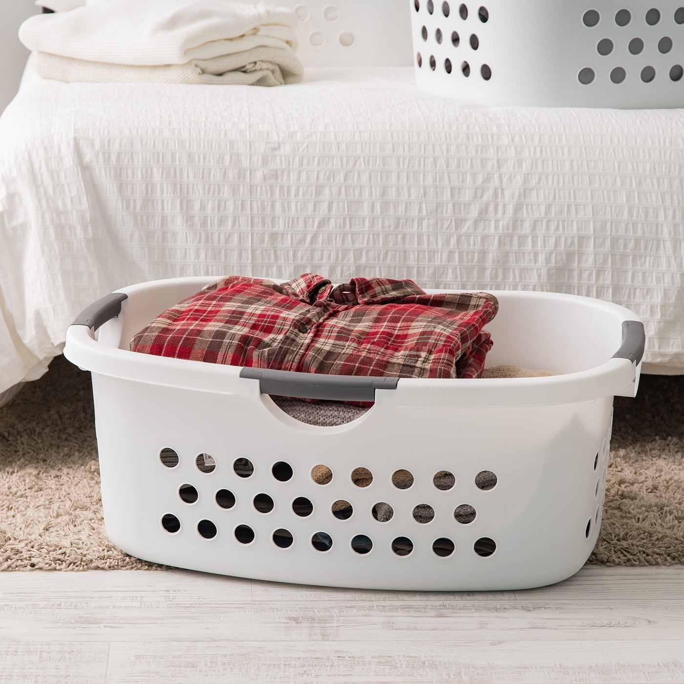 IRIS 50L Plastic Hip Hold Laundry Basket Hamper Organizer with Built-In Comfort Carry Handles, 1.4 Bushel, for Closet