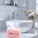 thumbnail image 5 of Toalla de baño de algodón premium | Altamente absorbente y de secado rápido | Toalla de spa suave de 73 x 34 cm para baño, hogar y visitas | Amarilla, rosa o azul, 5 of 6