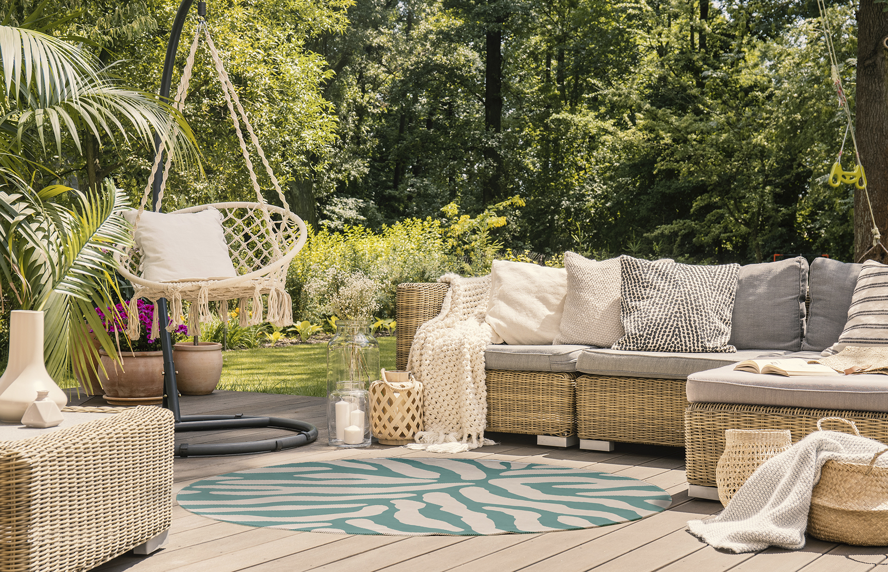 Simply Daisy 5' Round Eucalyptus Animal Stripe Spring Chenille Indoor/Outdoor Rug
