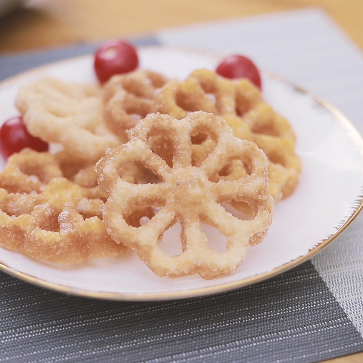 Qenwkxz 4Pack Metal Waffle Mould Set with Wooden Handle Durable Rosette Cookie Bunuelos Tool Star Flower Circle Waffle Egg Muffin Maker Kitchen Accessories for Baking Cooking Handle 9.65 x 4.72in
