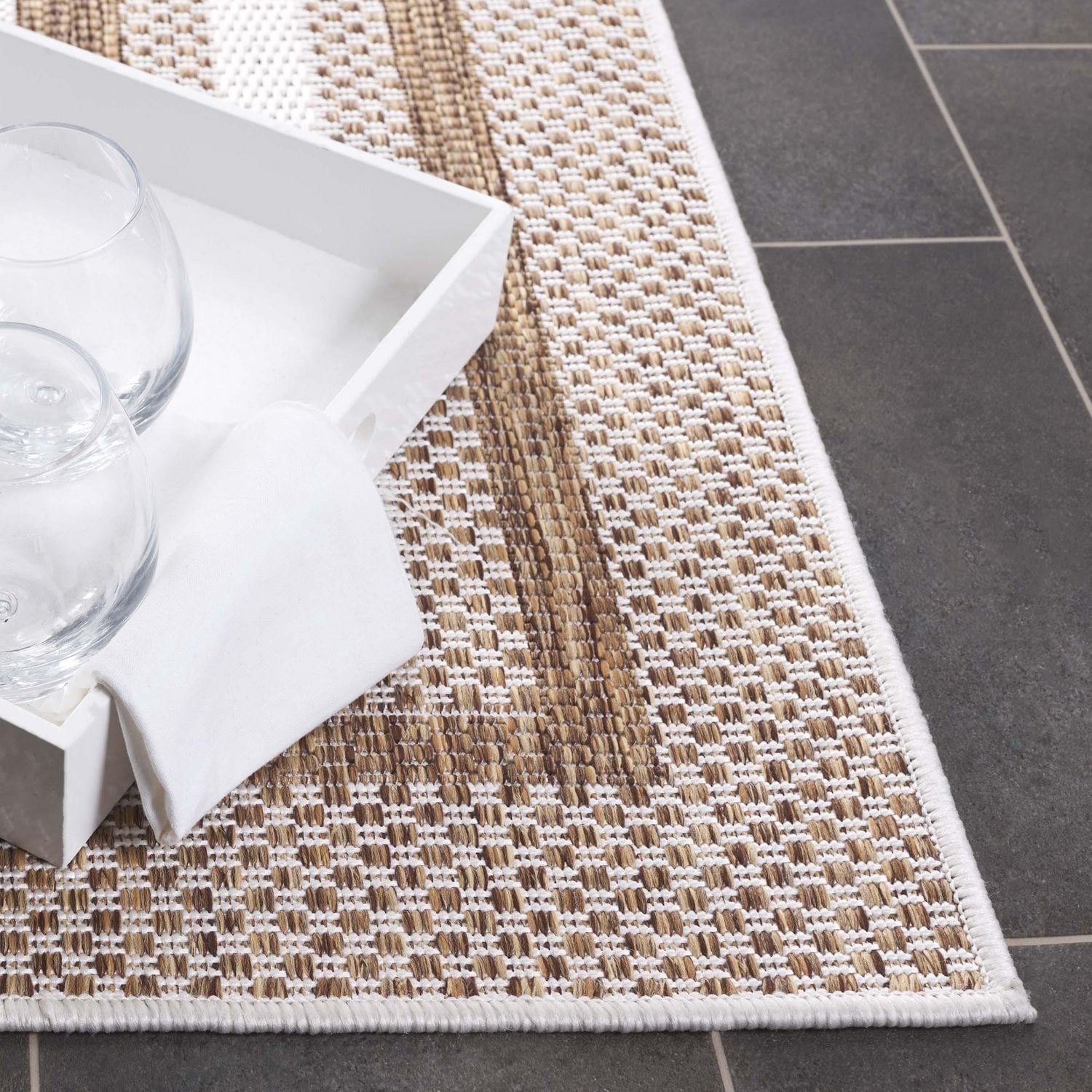 SAFAVIEH Beach House Carlie Bordered Indoor/Outdoor Area Rug