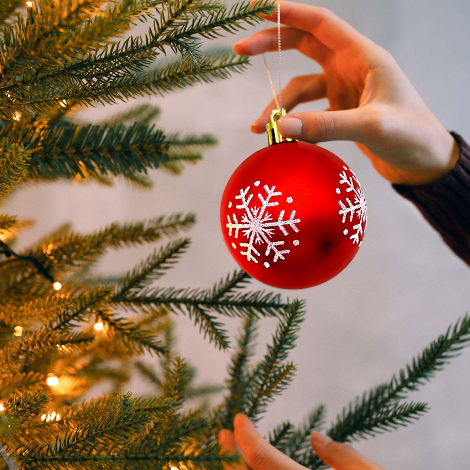 HadinEEon Christmas Ornaments Set, 16pcs Christmas Balls for Xmas Tree Decoration, 2.36 Inch Xmas Hanging Decor, Red and White