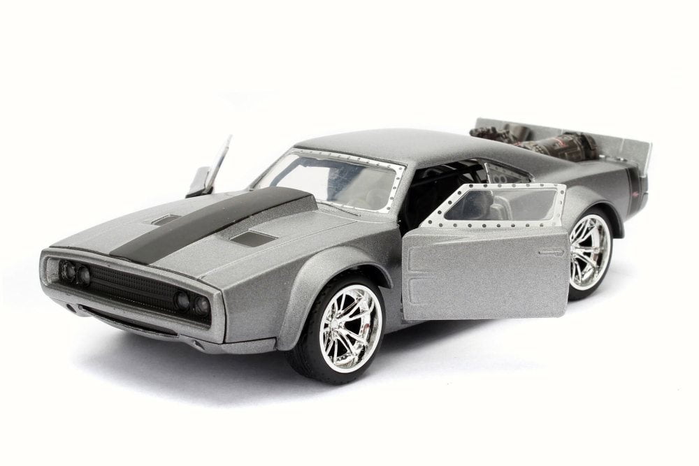 1:24ワイスピ  DOM&#39;S ICE CHARGER Amazon.com: Jada Toys Fast & Furious 1:24 Dom's Ice Charger