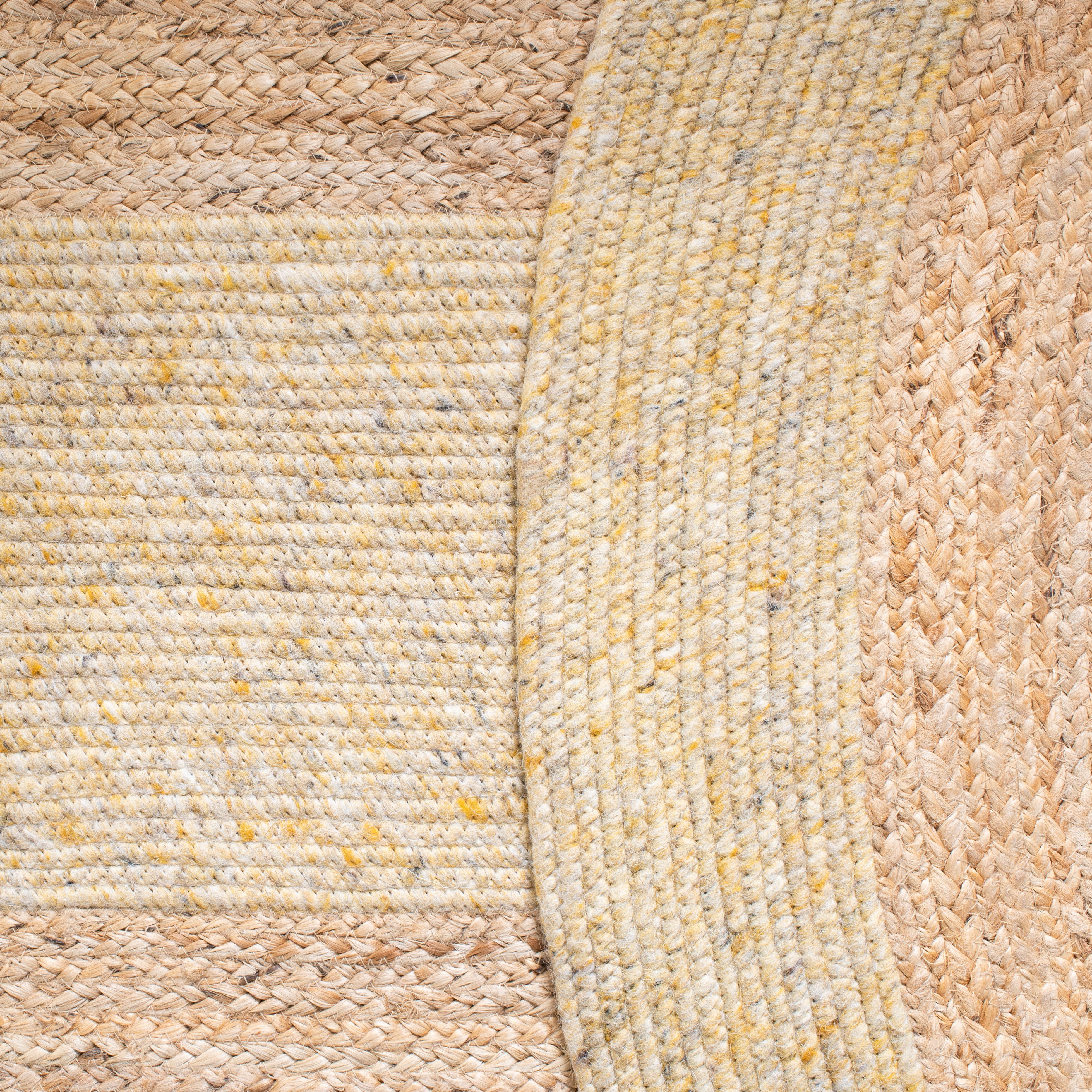 SAFAVIEH Braided Carina Bordered Reversible Area Rug, Gold/Natural, 6' x 6' Round