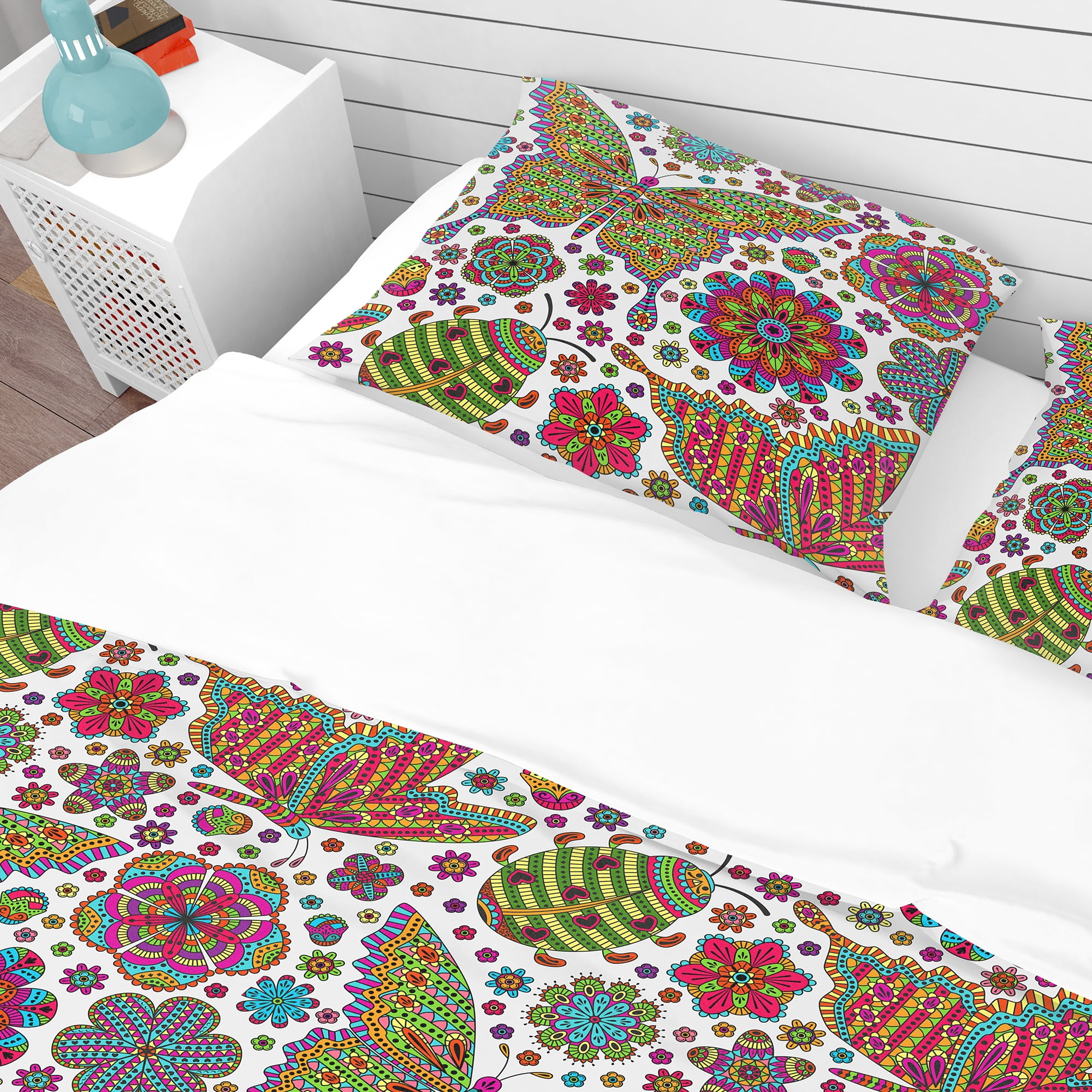 Designart 'Pattern with Flowers & Butterflies' Modern & Contemporary Duvet Cover Set