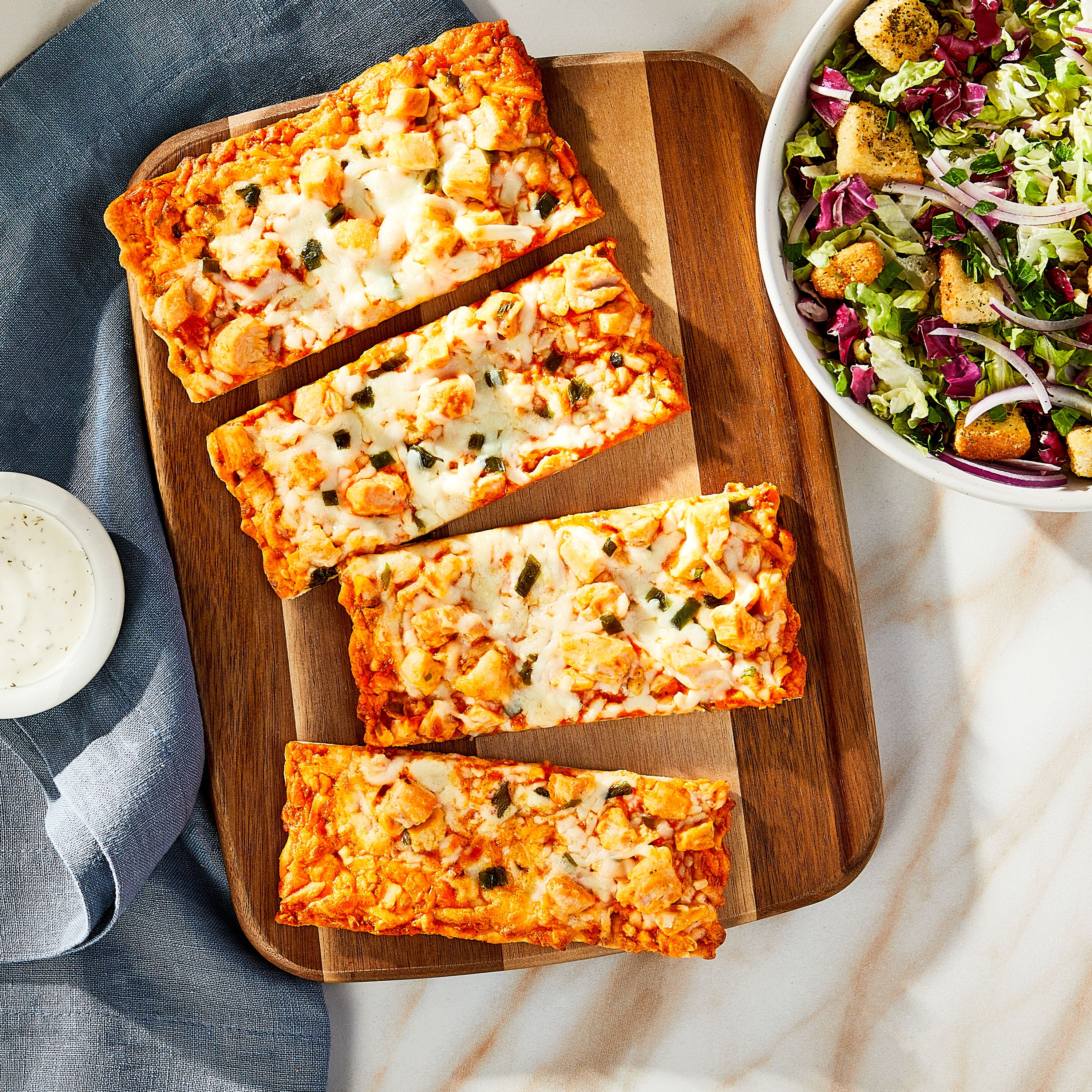 Marketside Buffalo Style Chicken Flatbread Pizza, Buffalo Sauce, 11.9 oz (Fresh)