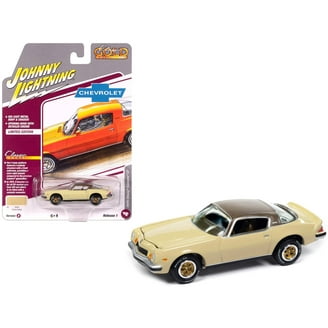 Johnny Lightning JLPK008-UNION76 1965 Chevrolet Tow Truck & 1970