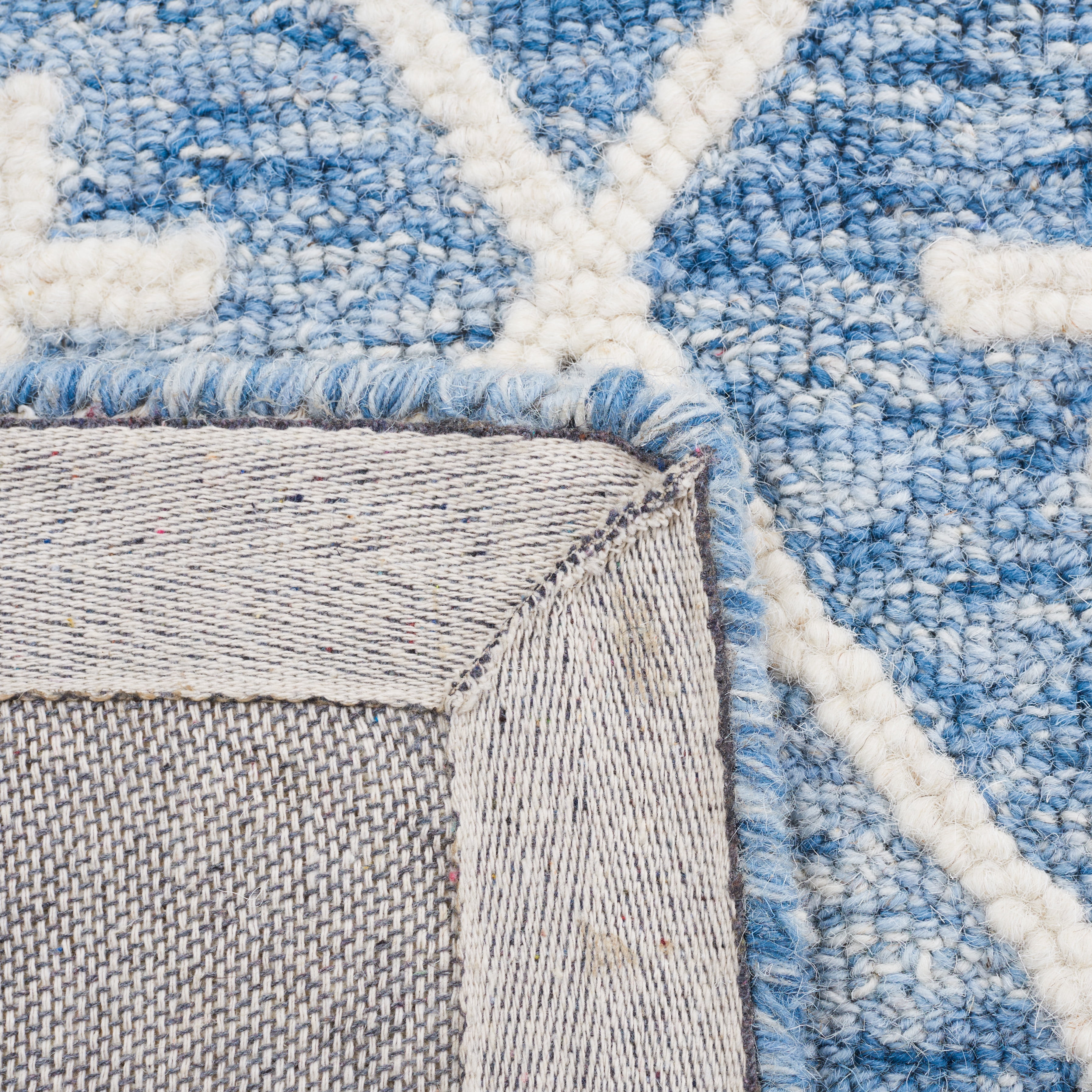 SAFAVIEH Metro Fletcher Medallion Runner Rug, Blue/Ivory, 2' x 9'