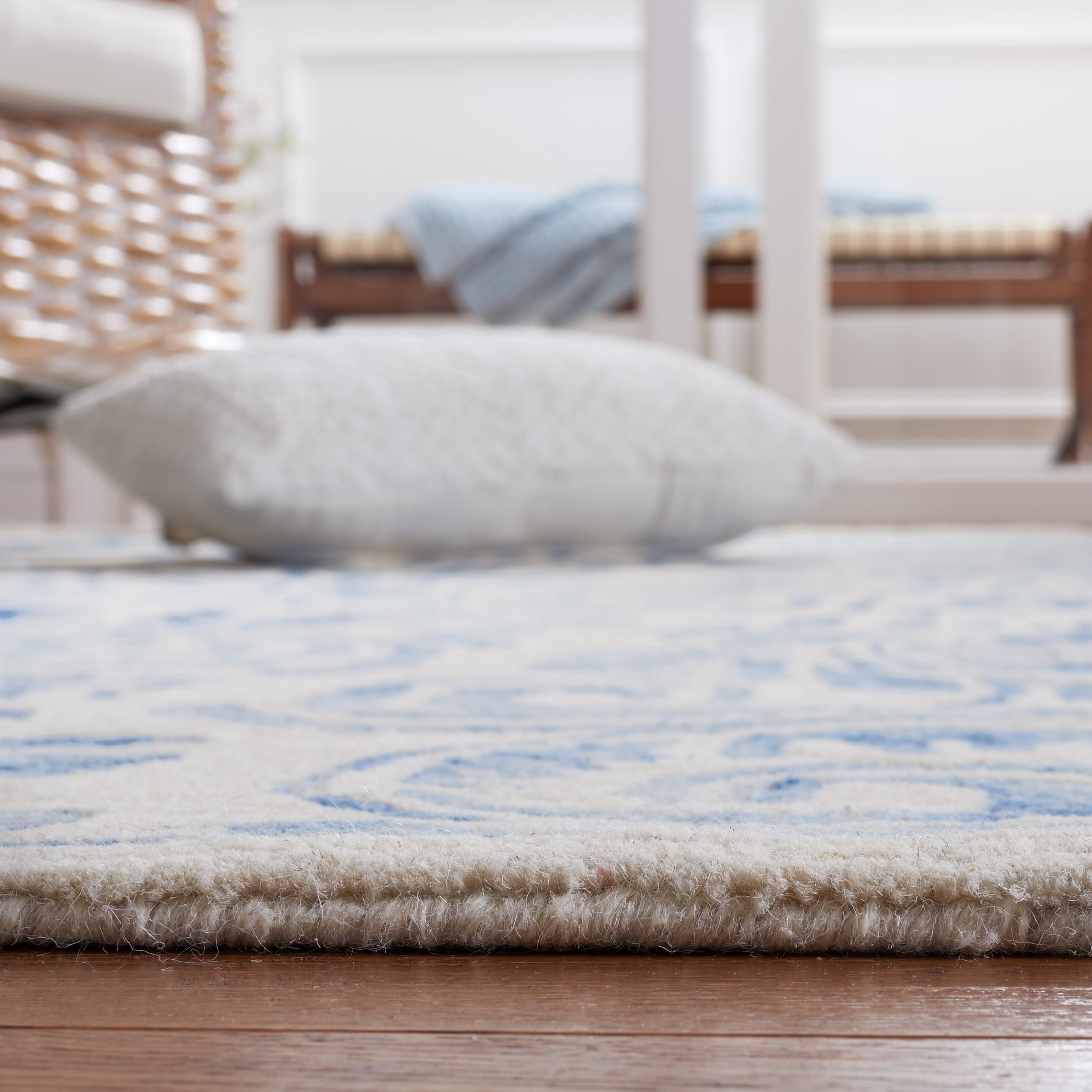 Safavieh Dip Dye Neasa Distressed Area Rug, Blue/Ivory, 3' x 5'