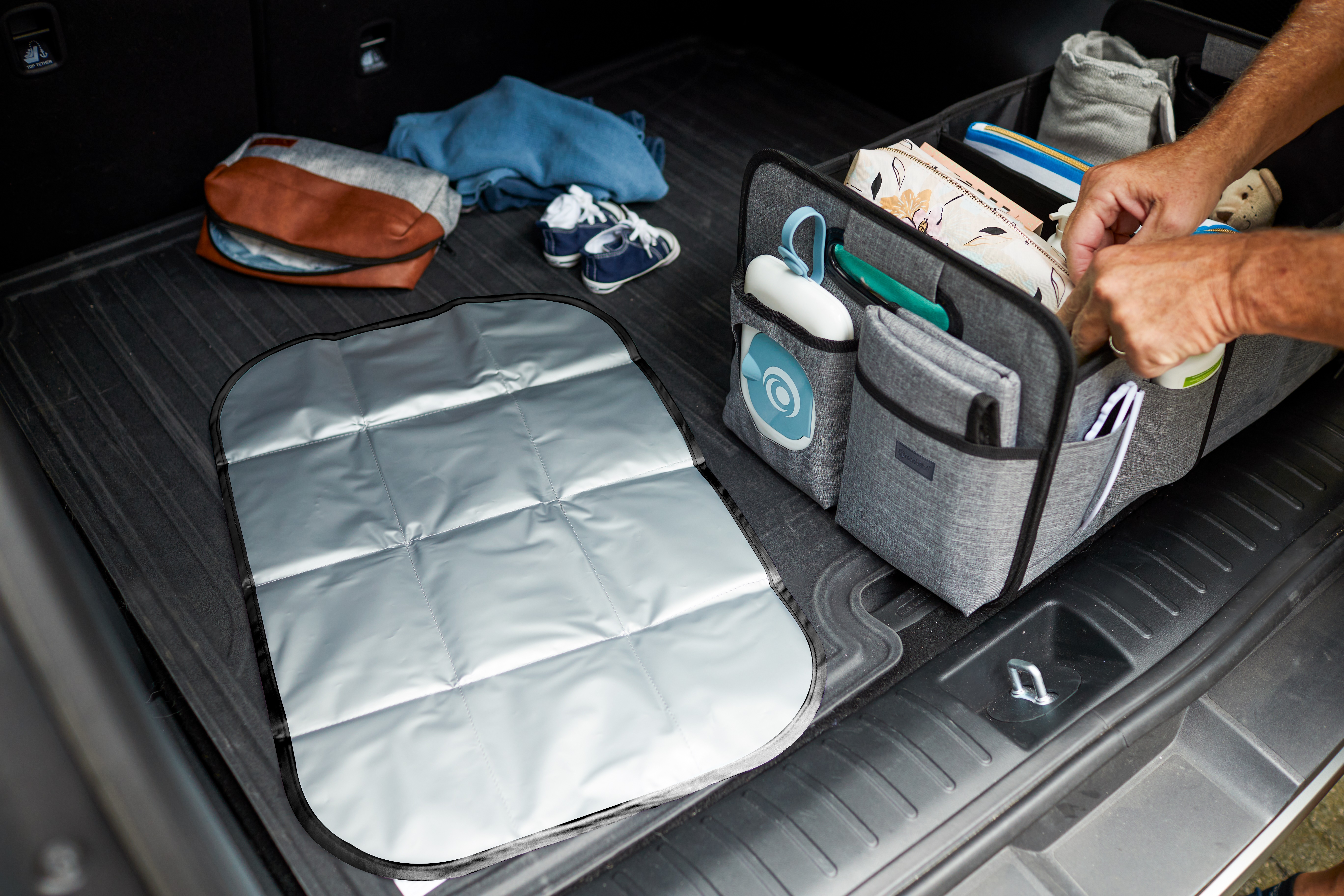 Monbebe Collapsible Trunk Organizer & Changing Station photo 8
