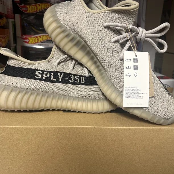 Adi-das Yeezy Boost 350 V2 Lace Up Mens Grey Sneakers Casual Shoes HP7870