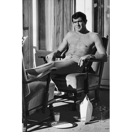 George Lazenby in On Her Majesty's Secret Service bare chested shirtless as James Bond 24x36 (George Lazenby Best Bond)
