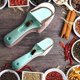 thumbnail image 1 of Juego de cucharas medidoras de plástico para su cocina, dos tamaños de tazas para todo tipo de medición de líquidos y secos, ajustable y fácil, 2 unidades, 1 of 5