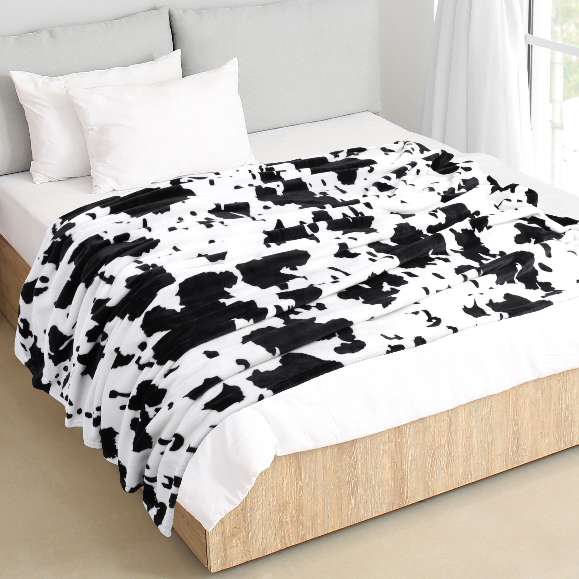 Unique Bargains Cow Printed Soft 300GSM Flannel Throw Blanket Sofa Bed Black 59" x 79"