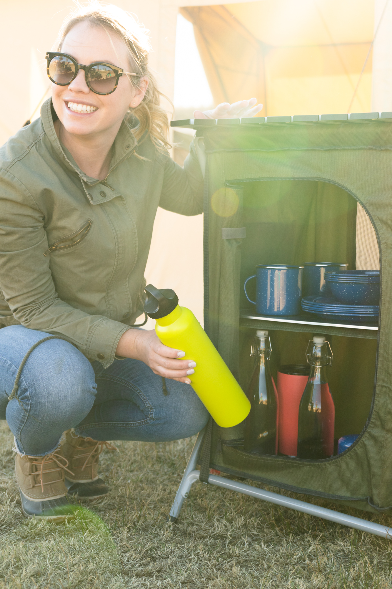 Mesa de campamento, gris, 34.2" ancho x 19.6" fondo x 31.5" alto, nueva 4
