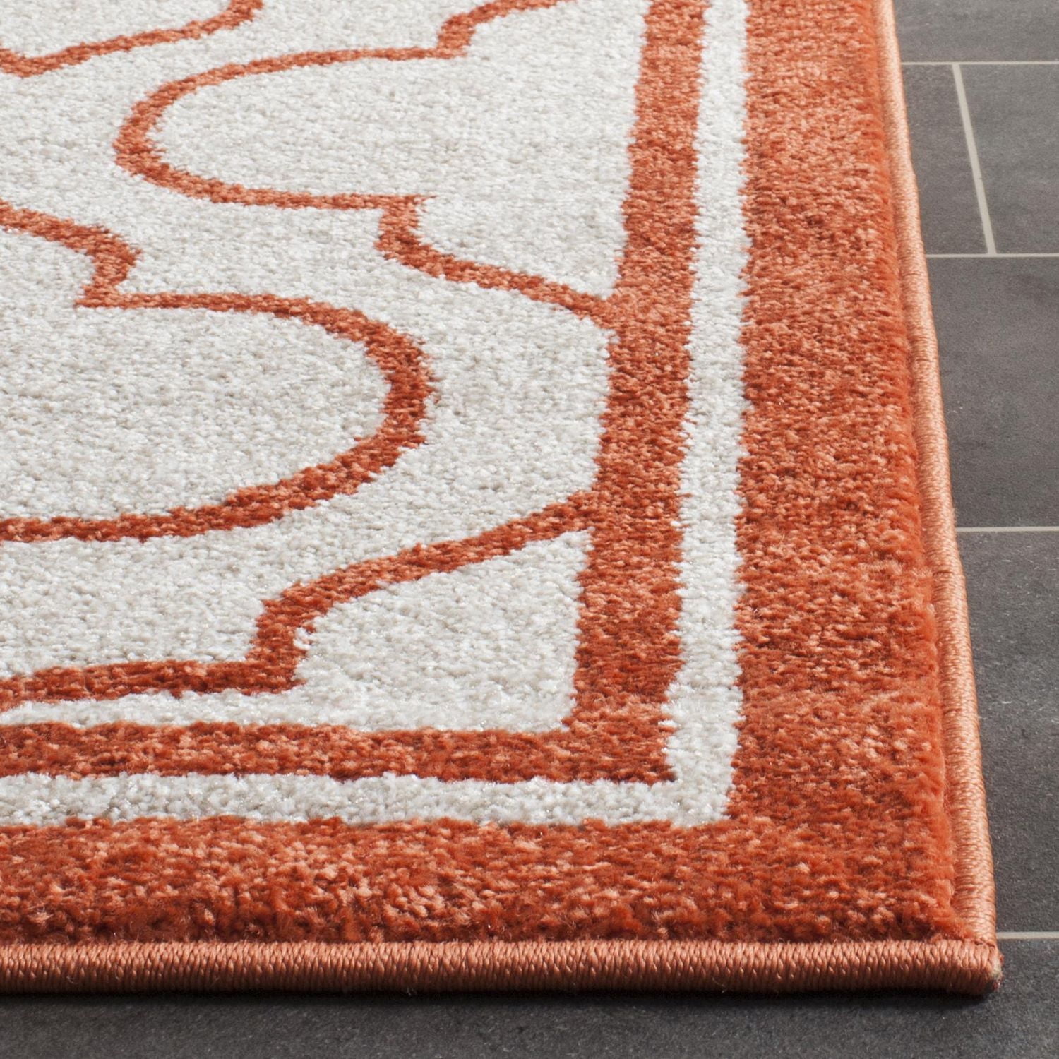 Safavieh Amherst Wilson Geometric Area Rug