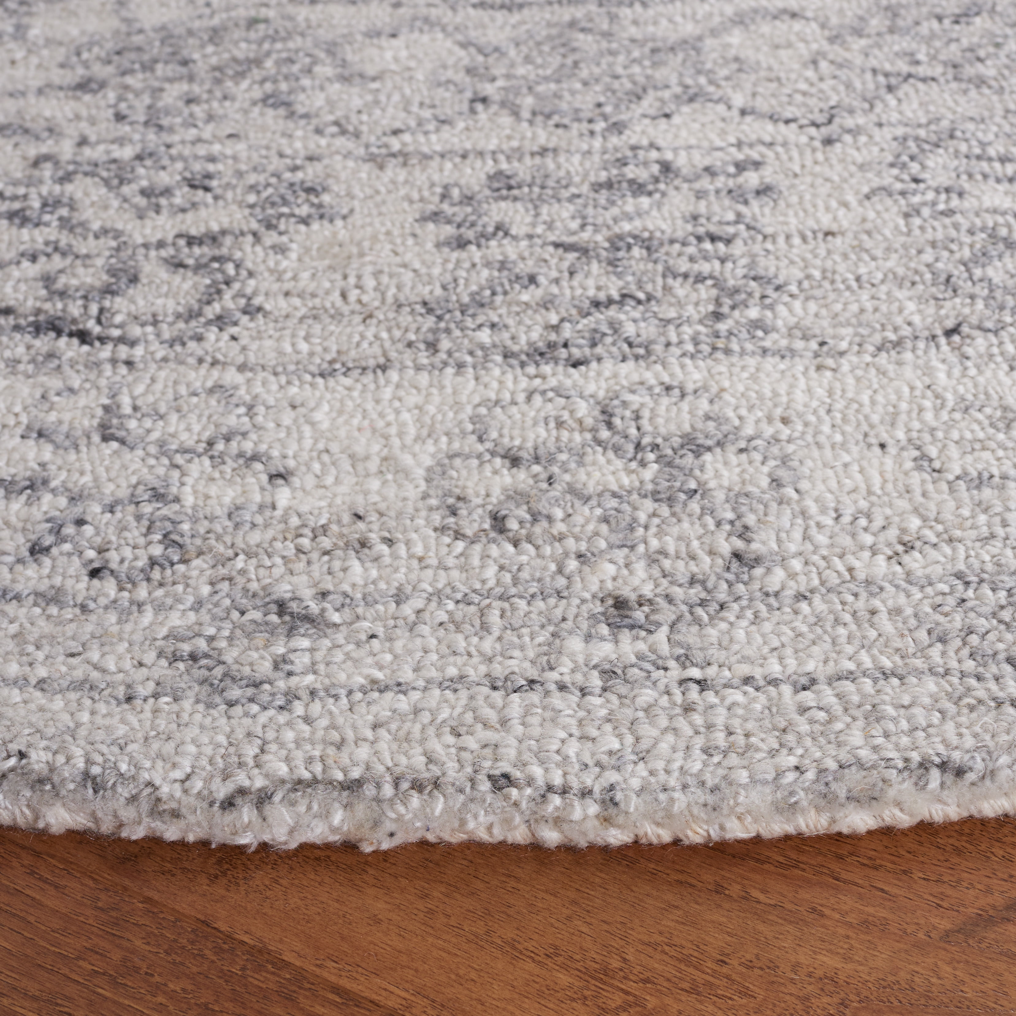 SAFAVIEH Marquee Duana Medallion Area Rug, Ivory/Grey, 6' x 6' Round