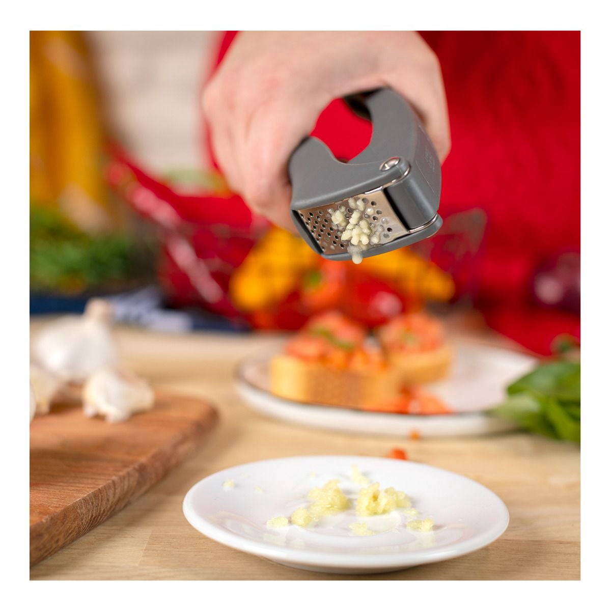 Kuhn Rikon 7-Inch Easy-Clean Garlic Press, Black
