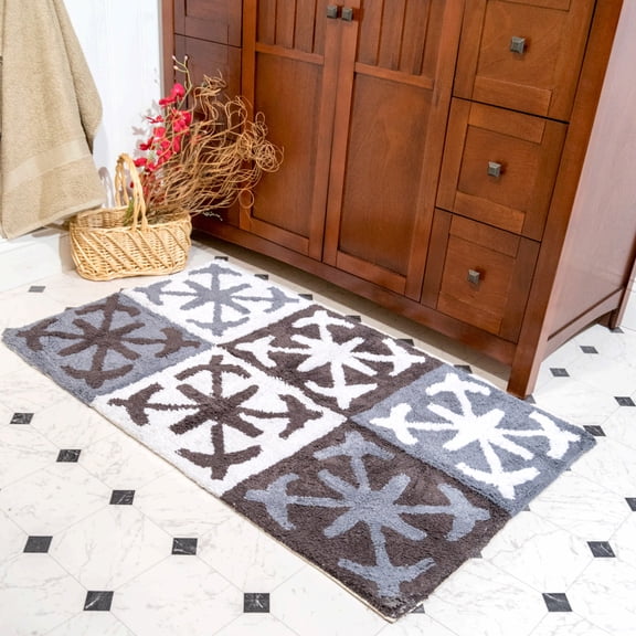 Chesapeake Columbia 2pc Black and White Bath Rug Set (21"x34" & 27"x45")