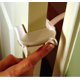 thumbnail image 4 of Cerradura de puerta a prueba de niños y protector contra pellizcos - Para perillas de puerta y manijas de palanca - Fácil de instalar - No se requieren herramientas ni cinta adhesiva - Cerra, 4 of 5